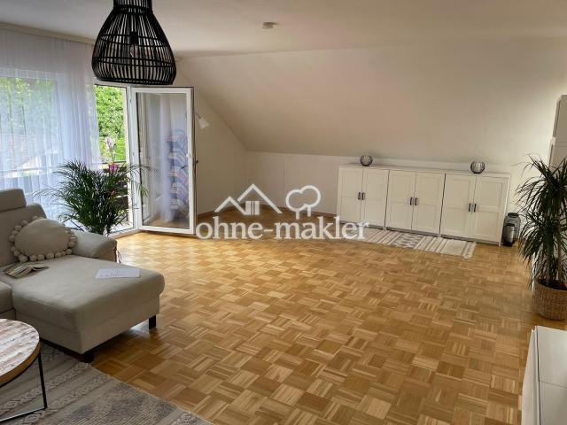 Großes, helles Wohnzimmer