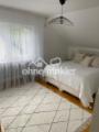 Geräumiges Schlafzimmer