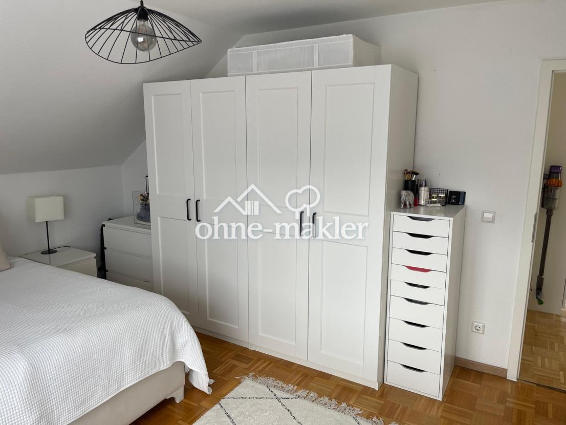 Geräumiges Schlafzimmer