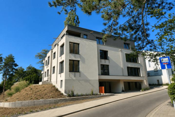 Haus - Eingang - Tiefgarage