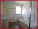 Badezimmer Bild 2 - Badewanne und Dusche