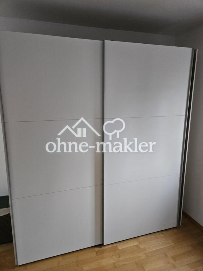 Kleiderschrank in Schlafzimmer