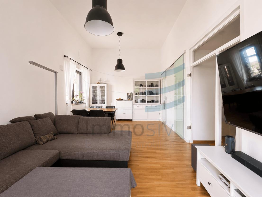 Wohnzimmer Blick Flur und Küche