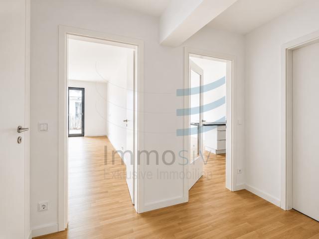 Flur zur Küche/ Wohnzimmer und Schlafzimmer den Zimmern