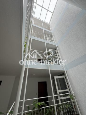 Lichtdurchflutetes Treppenhaus
