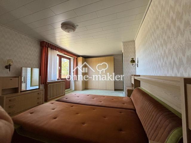 Schlafzimmer OG mit Balkontür