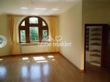 Schlafzimmer mit Umkleideraum