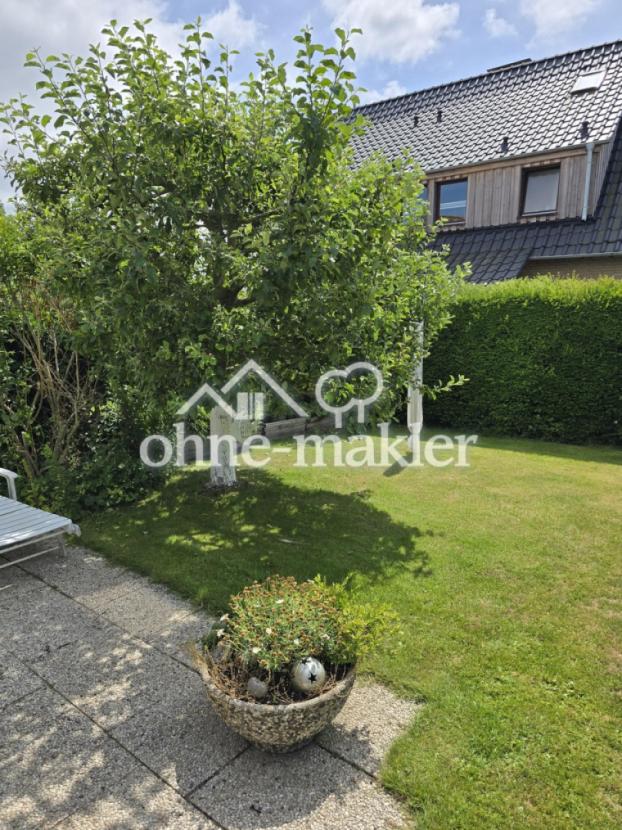 Südlage mit Apfelbaum