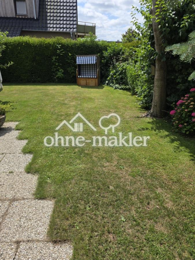 Garten mit Bank und Strandkorb