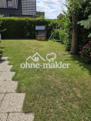 Garten mit Bank und Strandkorb