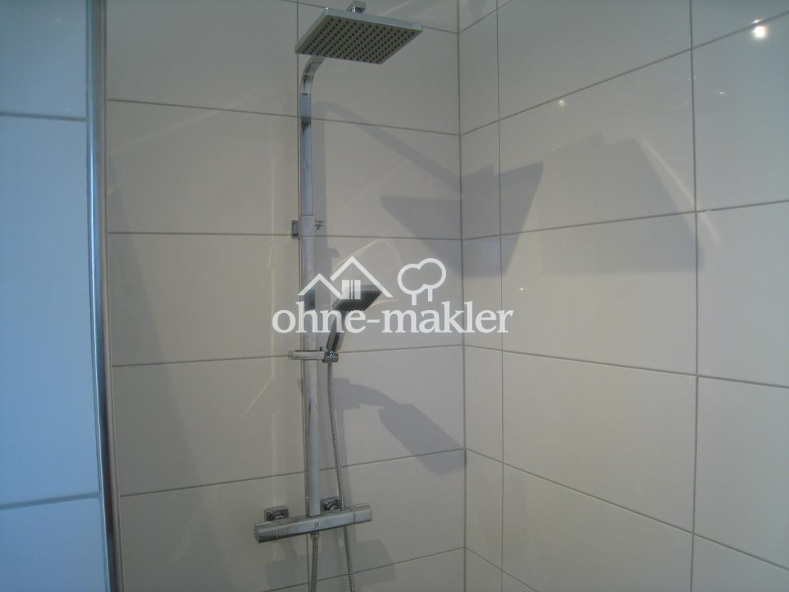 Dusche bodeneben.