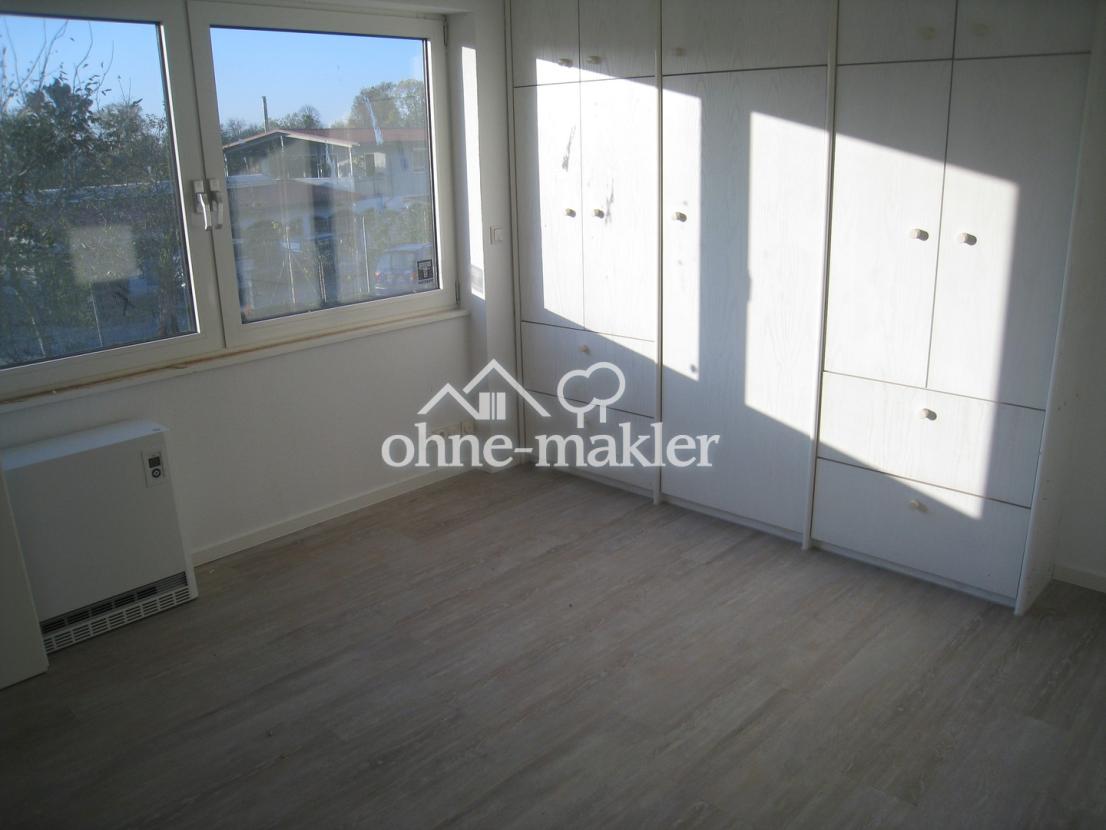 Schlafzimmerschrank u.Fenster