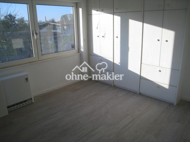Schlafzimmerschrank u.Fenster