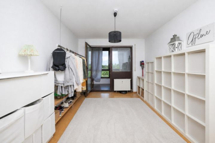 Ankleide / Kinderzimmer mit Wintergarten