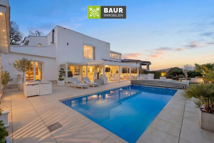 Mediterrane Villa in Abendstimmung