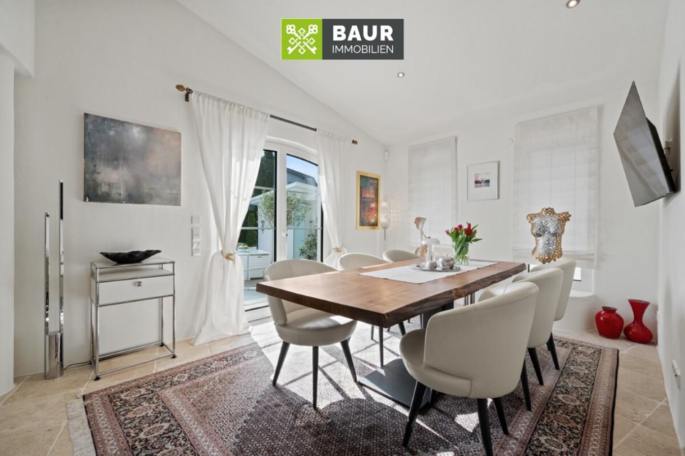 Essbereich mit Zugang zur Terrasse