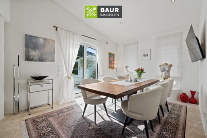 Essbereich mit Zugang zur Terrasse