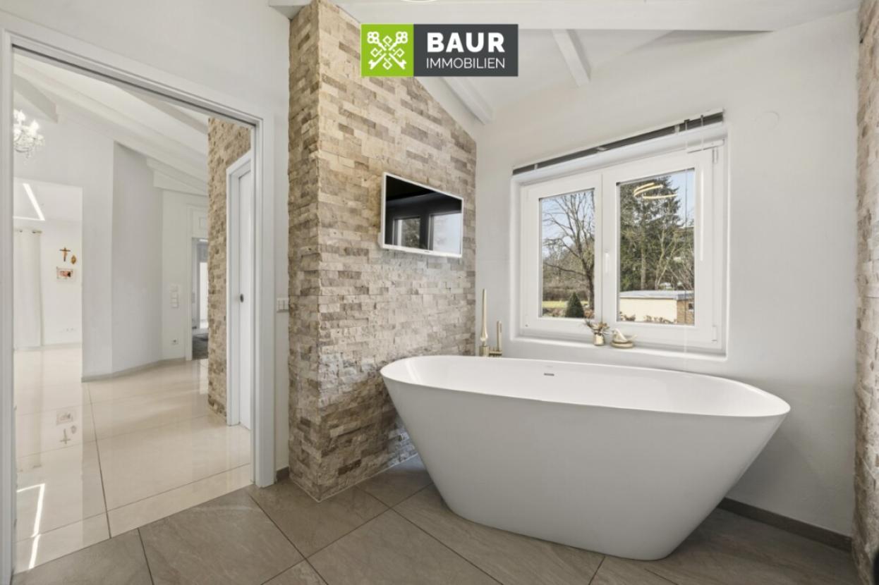 Freistehende Wanne im Bad en Suite
