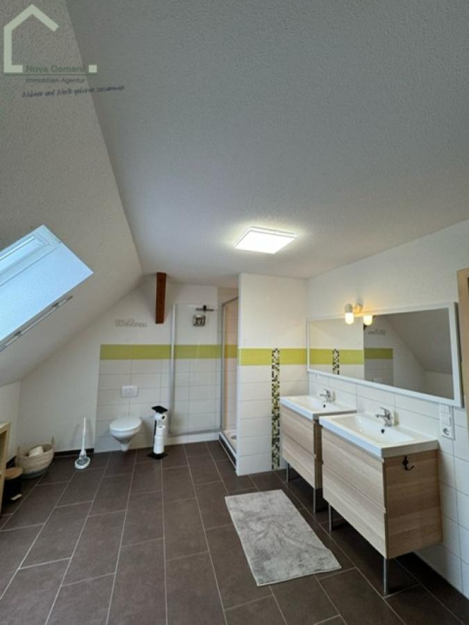 Badezimmer im Dachgeschoss