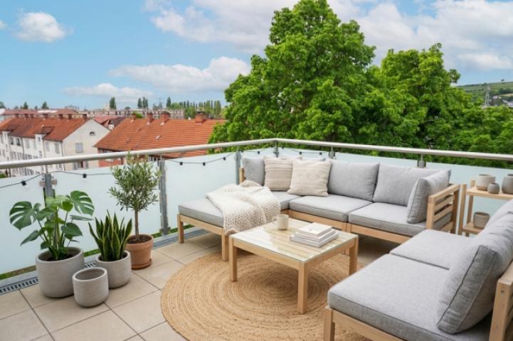 Terrasse (Virtuell möbliert) (KI-generiert) - Wohnung wird unmöbliert übergeben)