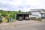 Baugrundstück mit Doppelgarage und Doppelcarport