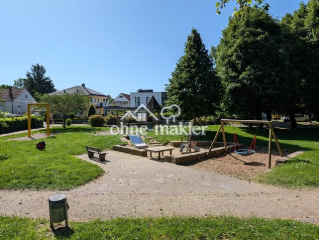 Park mit Spielplatz nebenan