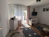 Wohnzimmer mit Zugang zur Terrasse