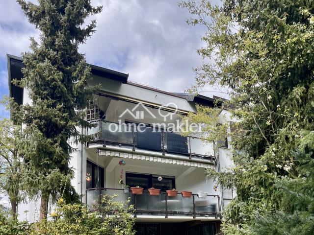 Großer Balkon mit BKW/Markise