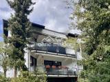 Großer Balkon mit BKW/Markise