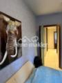 Schlafzimmer m. Blick aufs Bad
