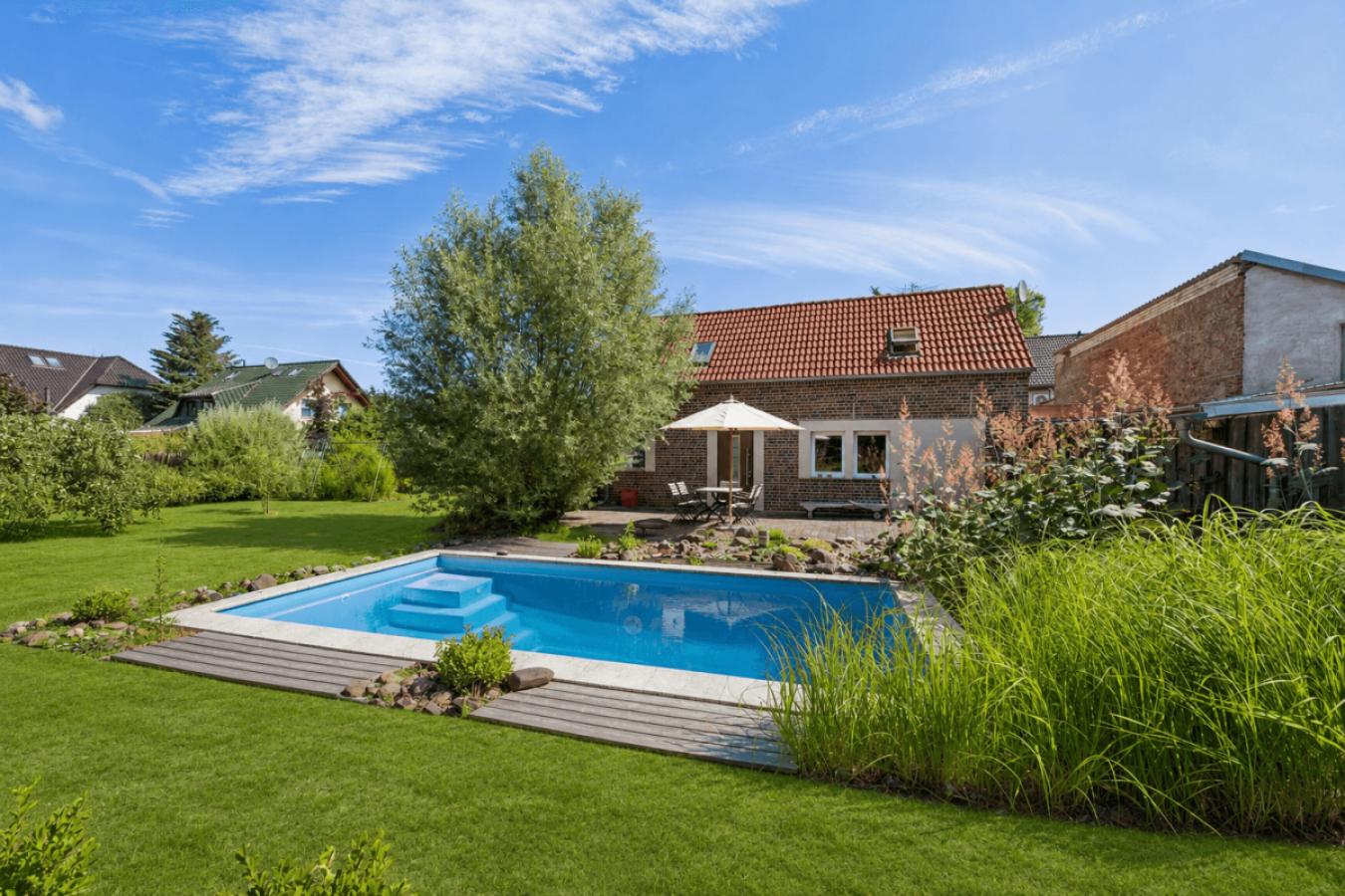 Garten mit Pool
