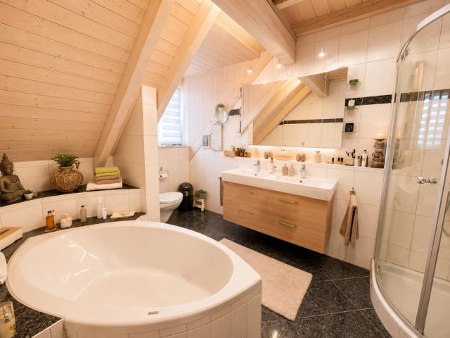 6 Badezimmer DG-1