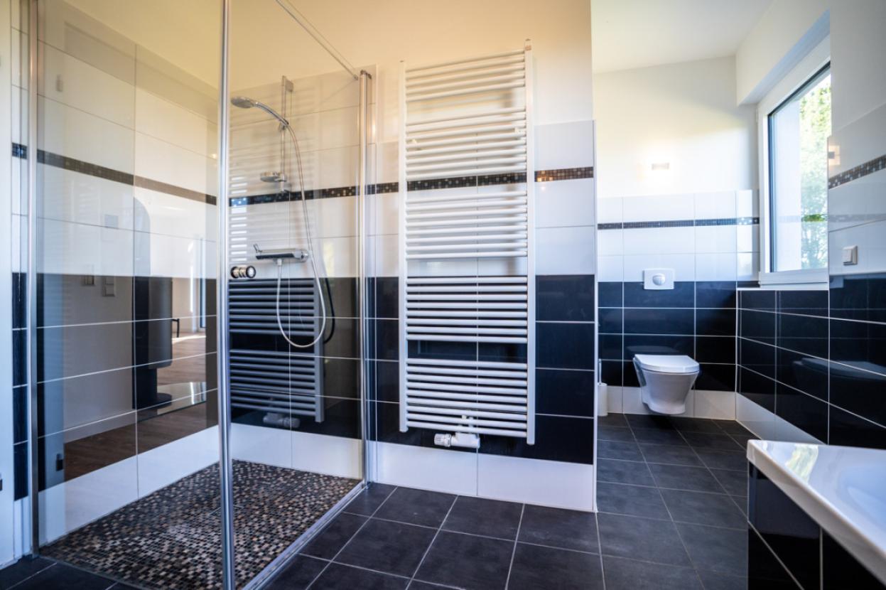 Bad mit Dusche