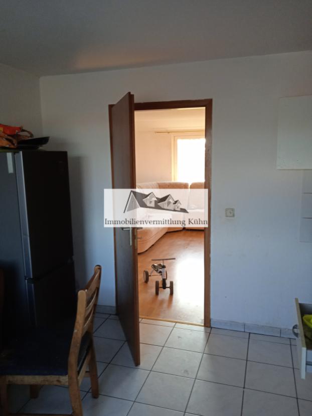 Küche Blick ins Wohnzimmer