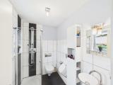 Gäste-Badezimmer mit WC