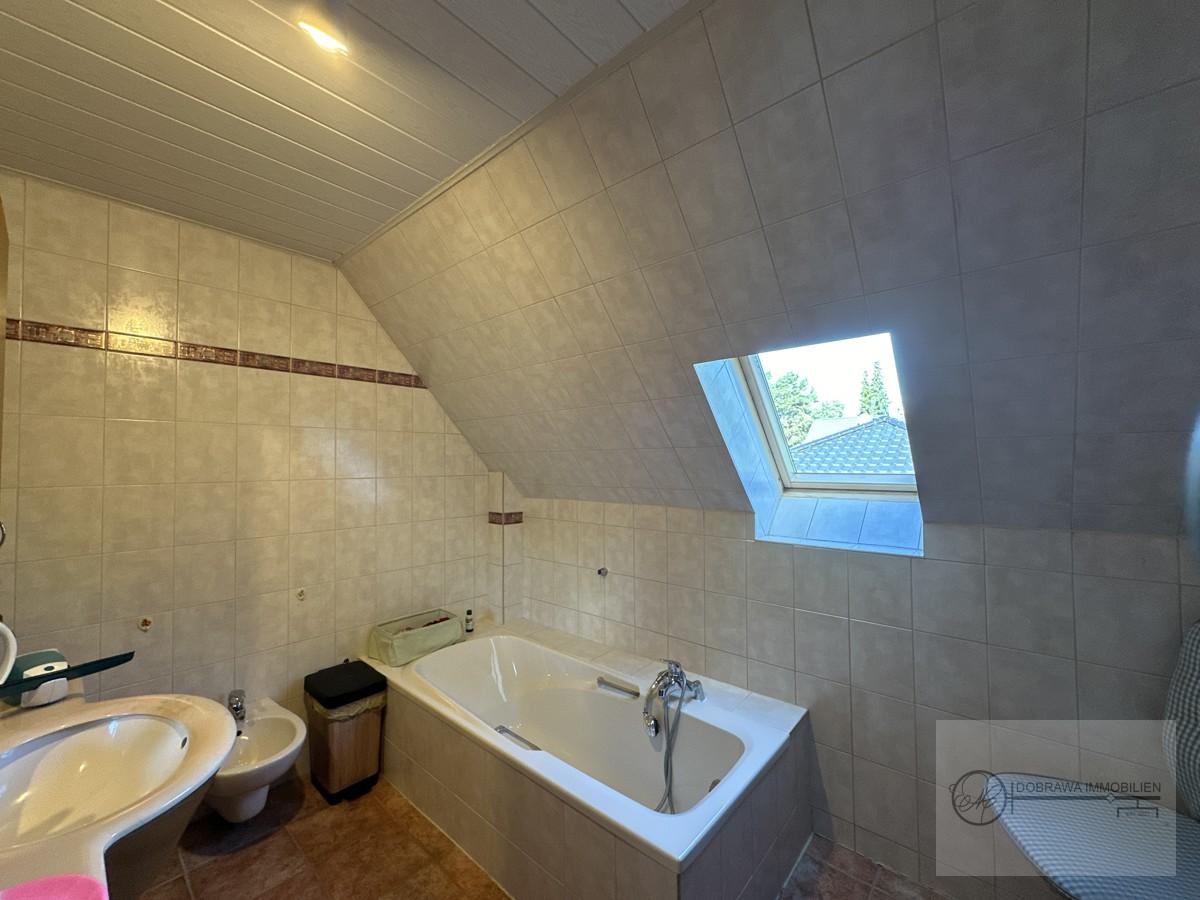 Masterbad mit Badewanne OG