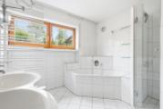 Badezimmer im Erdgeschoss