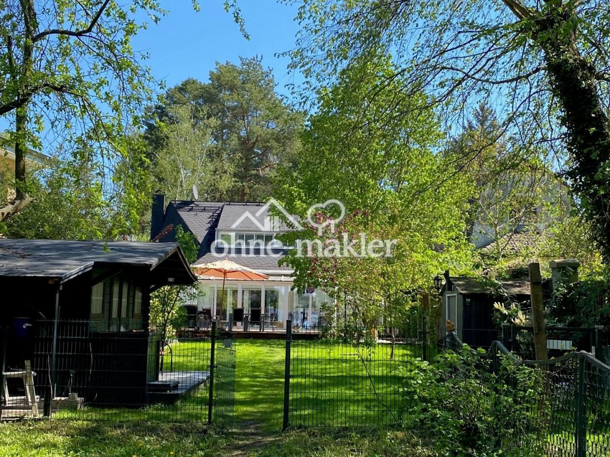 Blick vom See auf das Haus