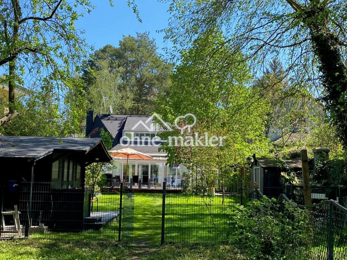 Blick vom See auf das Haus