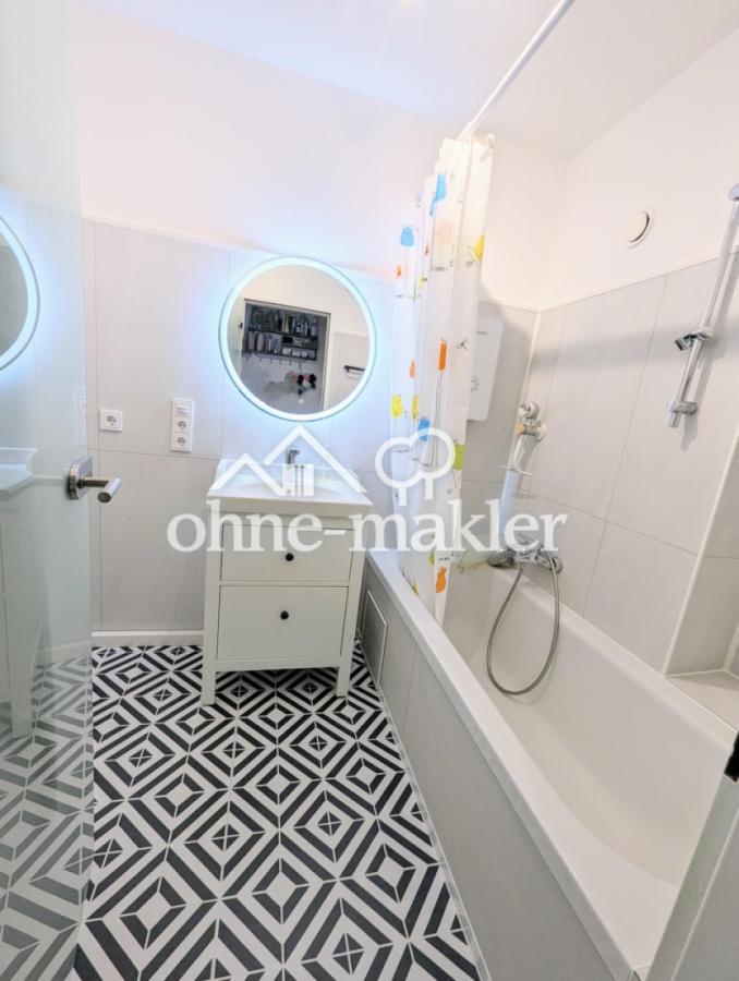 Bad mit Badewanne