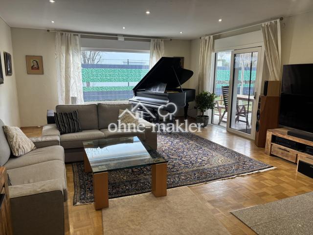 Wohnzimmer von Esszimmer
