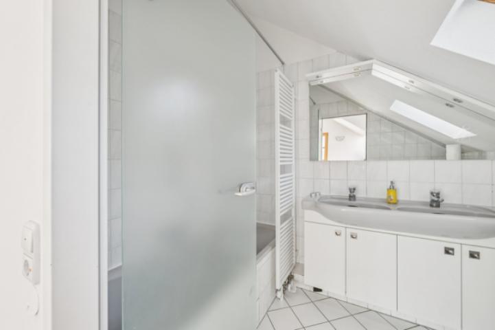 Anbau - DG - Badezimmer