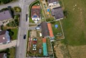Gesamtgrundstück mit Zweifamilienhaus