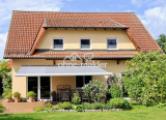 Gartenseite mit Terrasse