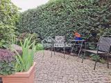 kleine Terrasse an der Küche