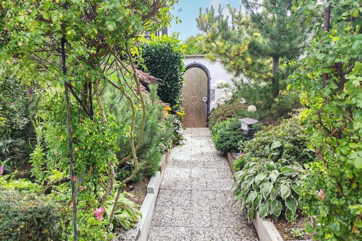 Garten zur Garage