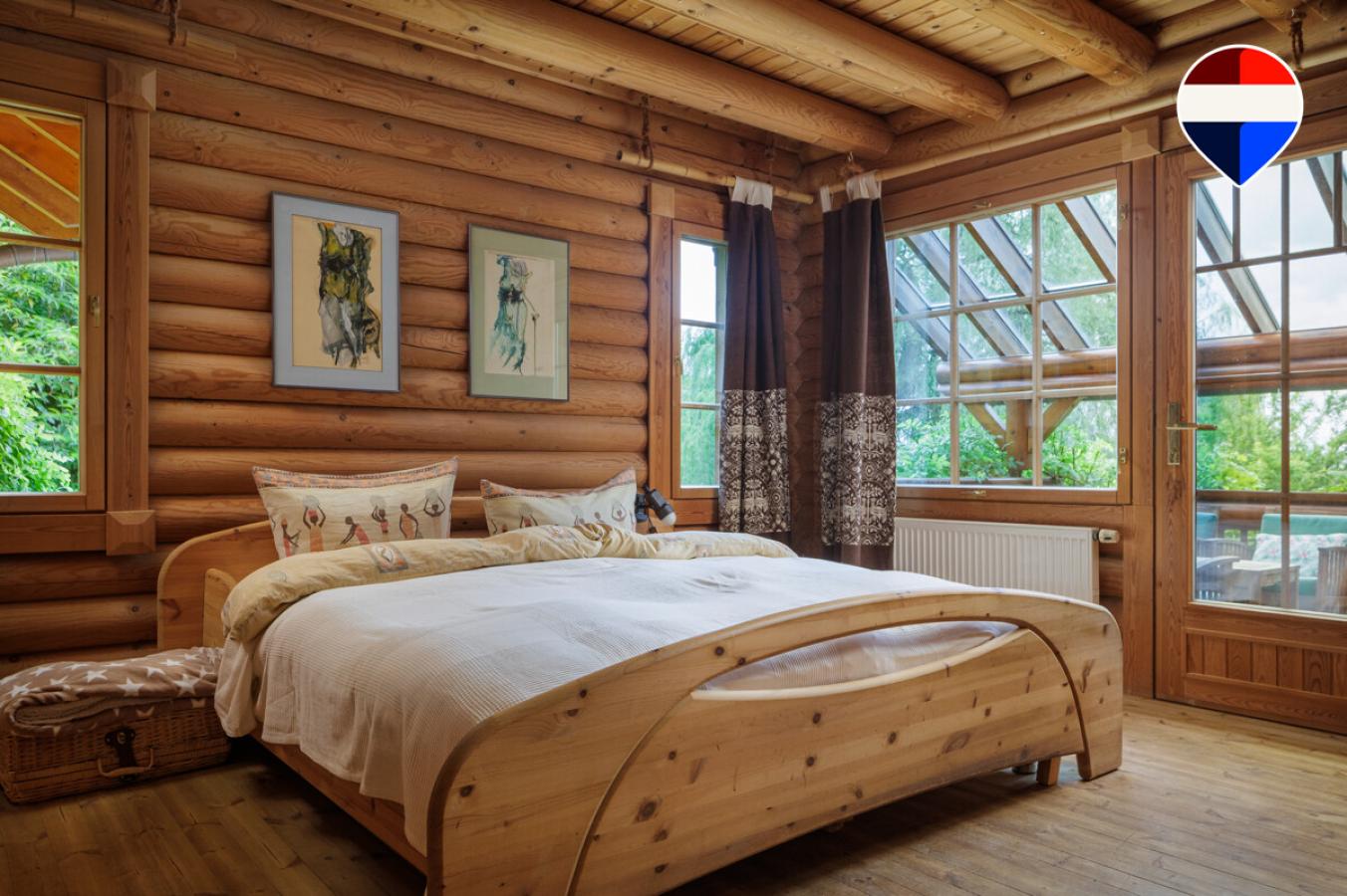 Das Schlafzimmer mit Zugang zur Loggia