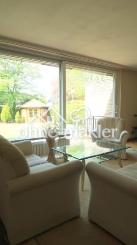 Wohnzimmer mit Blick in Garten