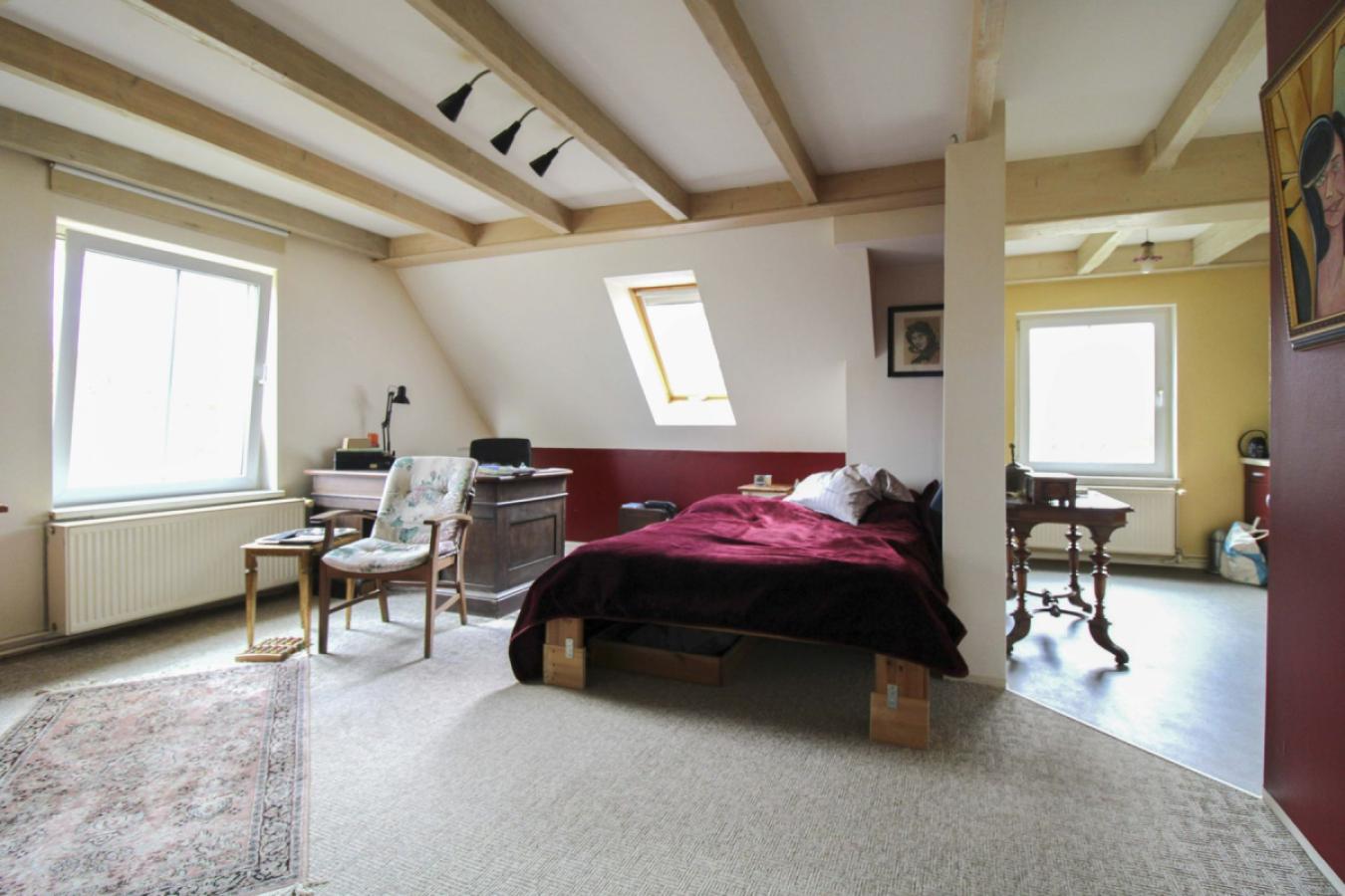 Wohn- und Schlafzimmer DG