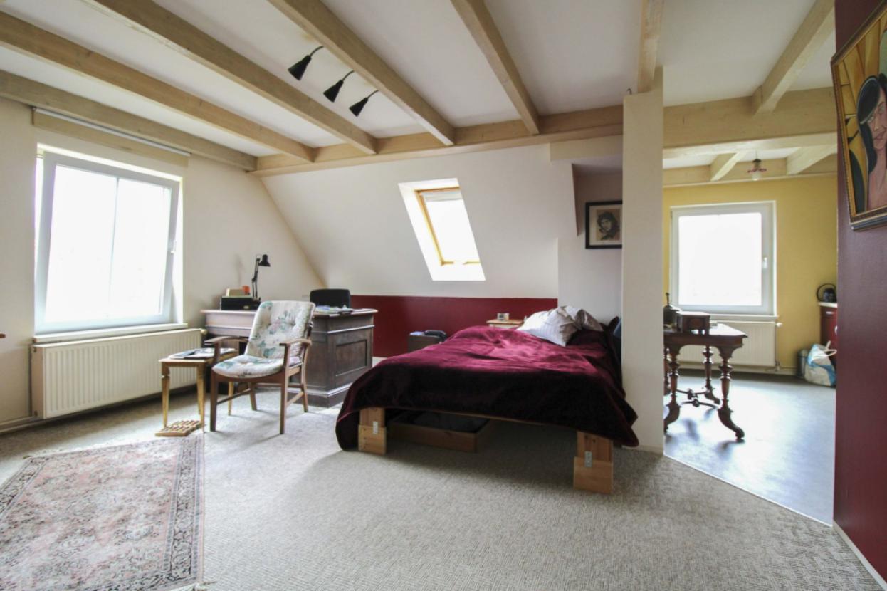 Wohn- und Schlafzimmer DG